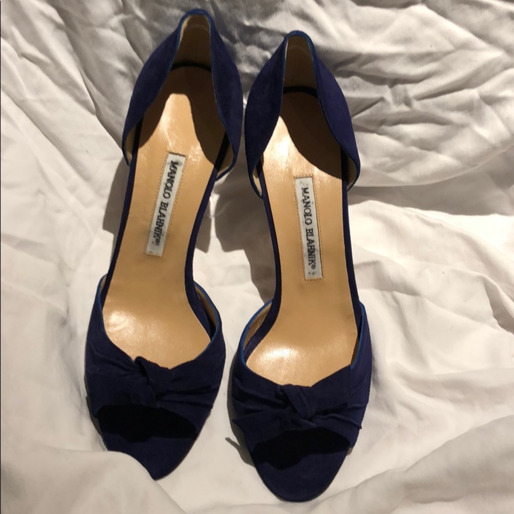 Manolo Blahnik blue suede pump